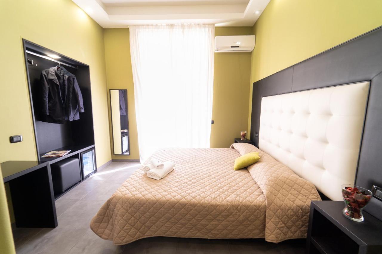 Royal Art H Duomo - Napoli Centro, By Clapa Group Hotel Exterior photo A room at the hotel